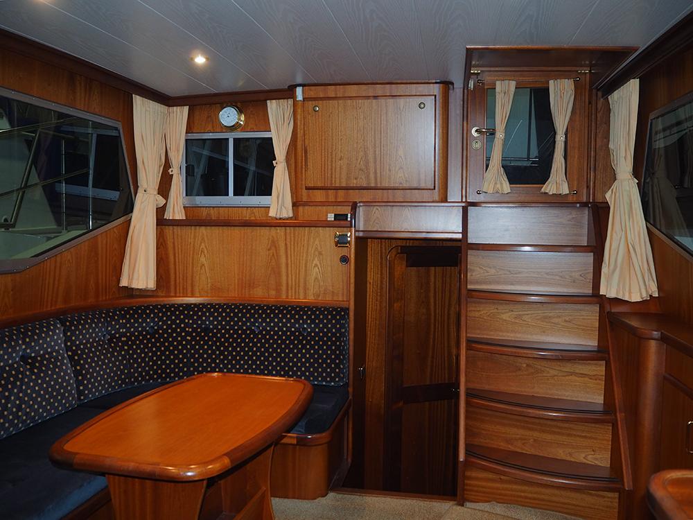 Saloon, Accommodation